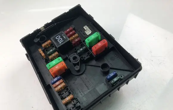Volkswagen Touran I Fuse box set 1K0937125A