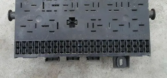Volkswagen Golf II Fuse module 171941821D 171941813D