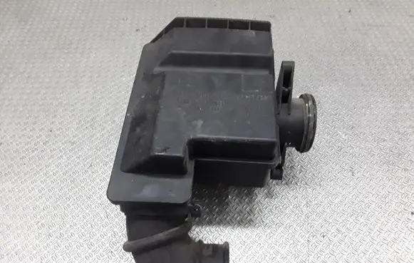 Mercedes-Benz Vaneo W414 Intake resonator A1661410190