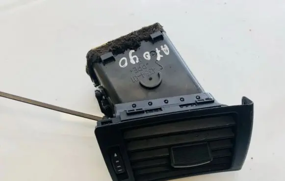 Audi A4 S4 B6 8E 8H Dash center air vent grill 438401