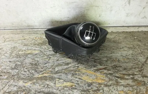 Volkswagen Golf VI Gear lever shifter trim leather/knob 5M0711113M 5M0711113MNGC