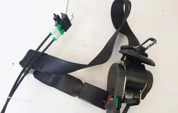 Rear seatbelt