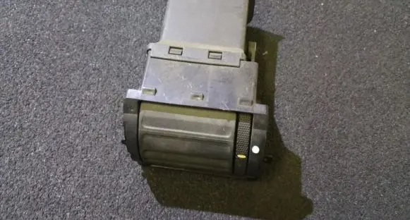Ford Escort Dash center air vent grill 95awa018b09bc 95aw-a018b09-bc