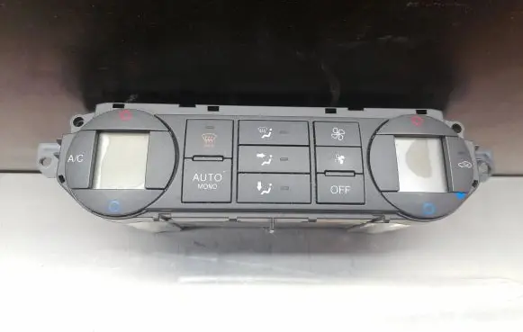 Ford Focus Climate control unit 3M5T18C612AL WR0A83009