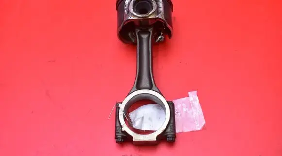 Volkswagen PASSAT B6 Piston BHS038J