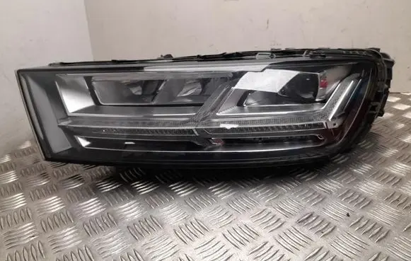 Audi Q7 4M Headlight/headlamp 4M0941033B