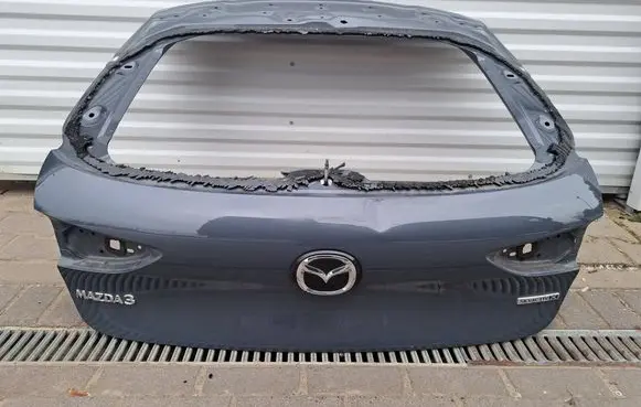 Mazda 3 Truck tailgate 