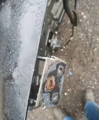 Ford Mondeo MK IV Tailgate/trunk/boot hinge