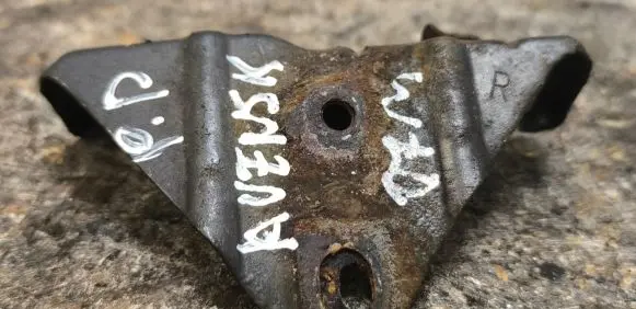 Toyota Avensis T250 Headlight/headlamp mounting bracket