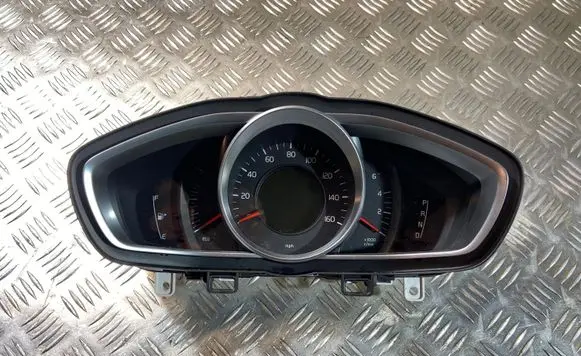 Volvo V40 Speedometer (instrument cluster) 31394174