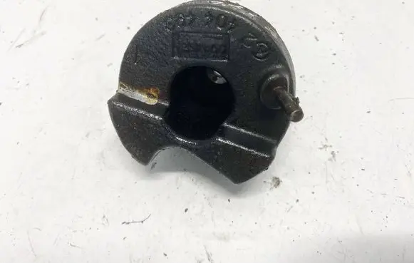 Engine mounting bracket