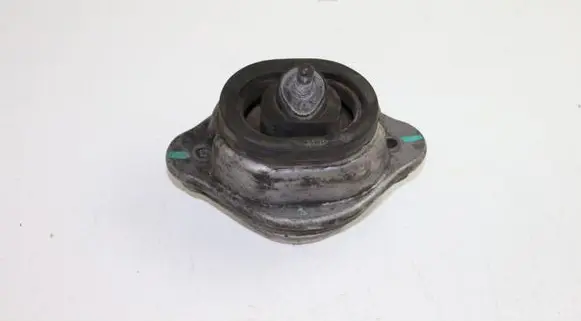 BMW X5 E53 Engine mount bracket 109699601