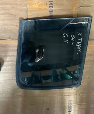 Nissan X-Trail T30 Rear side window
