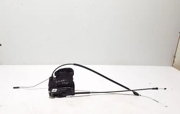 Chevrolet Silverado Rear door lock 13546550