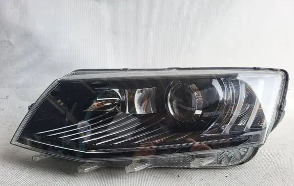Skoda Octavia Mk3 (5E) Headlight/headlamp 5E1941015B 030127228300 33423344