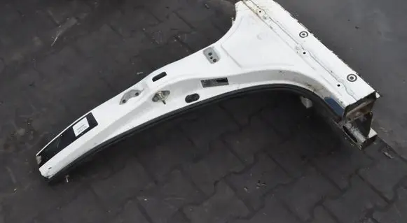 Toyota Yaris Pillar (middle) 