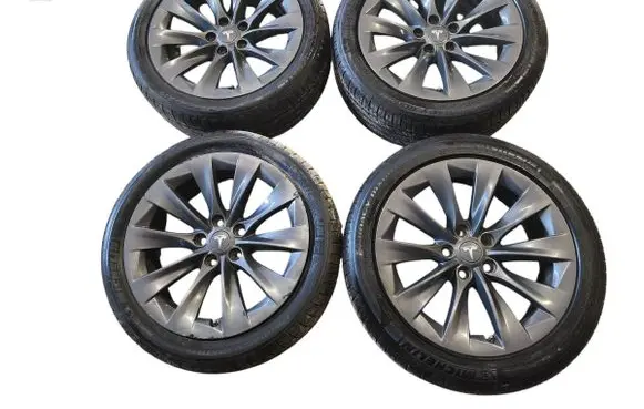 Tesla Model S R19 alloy rim 105933700A