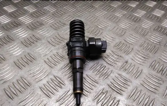 Volkswagen Golf IV Fuel injector 038130073AC 0414720029