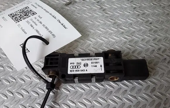 Audi A4 S4 B6 8E 8H Airbag deployment crash/impact sensor 8E0959643A