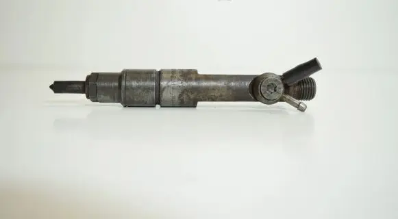 Audi A6 S6 C4 4A Fuel injector 046130201E