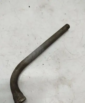 Volkswagen PASSAT B5 Wheel nut wrench 4D0012219A