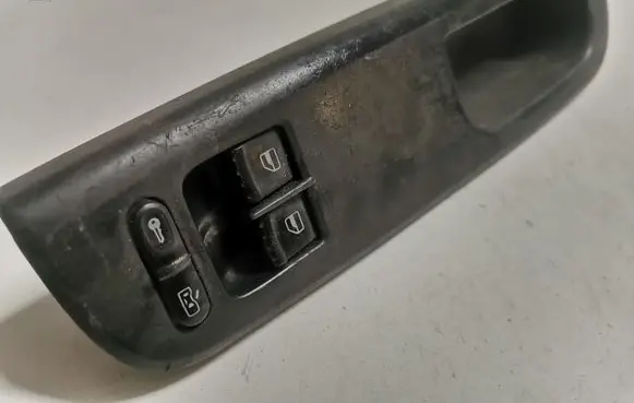 Volkswagen PASSAT B5.5 Electric window control switch 1J3959857