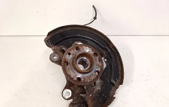 Volvo XC70 Front wheel hub 7G913K171M