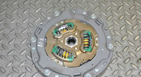 Toyota C-HR I Flywheel E281621