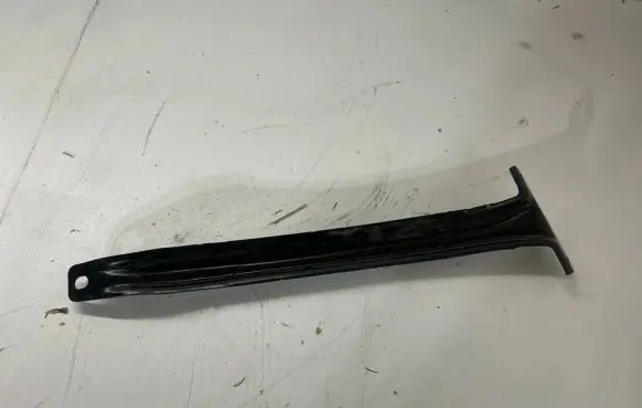 Mercedes-Benz C W205 Radiator mount bracket 1104690001 007006