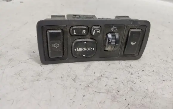 Toyota Avensis T250 Wing mirror switch