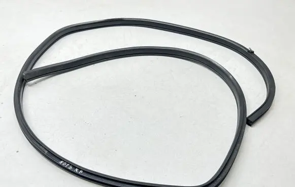 Nissan Note (E12) Front door rubber seal 