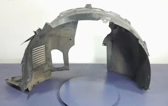 Front wheel arch liner splash guards