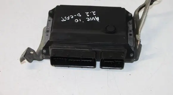 Toyota Avensis T270 Engine control unit/module 8966105D10