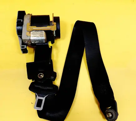 Mercedes-Benz E W210 Front seatbelt 2108605185