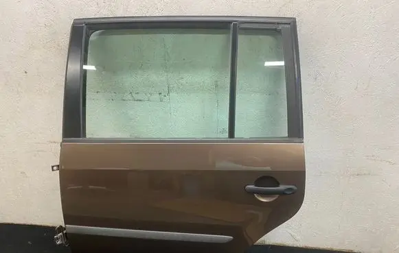 Volkswagen Touran II Rear door 