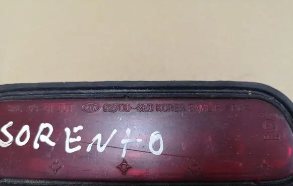 KIA Sorento Third/center stoplight 927003E0