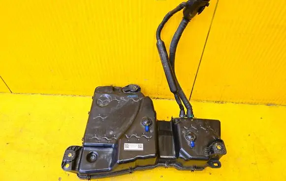 Volkswagen Tiguan Allspace AdBlue liquid reservoir 5QF131877L