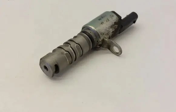 Volkswagen Golf VII Camshaft vanos timing valve 04E906455D