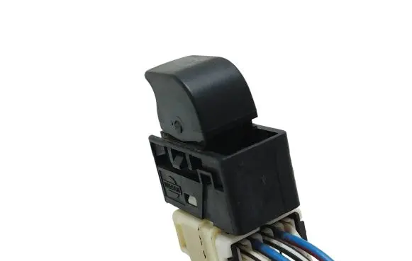 Nissan Pathfinder R50 Electric window control switch 7Y18T