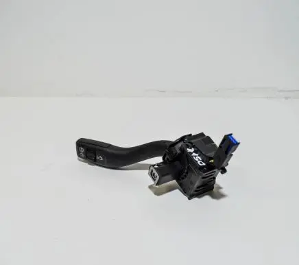 Volkswagen PASSAT B5 Indicator stalk 8P0953519