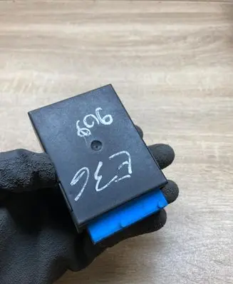 BMW 3 E36 Window wiper interval relay 8359031