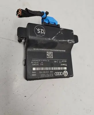 Volkswagen PASSAT B6 Gateway control module 3C0907951