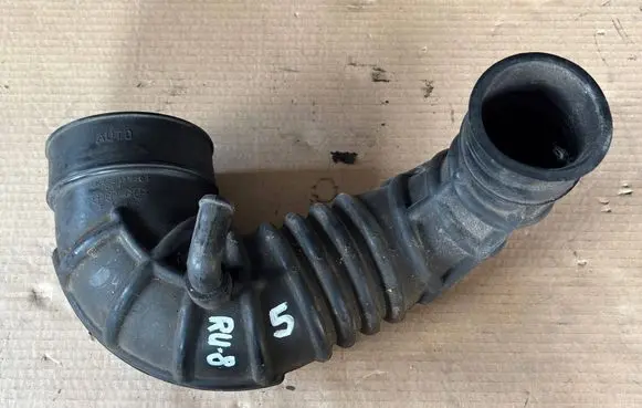 KIA Carnival Turbo air intake inlet pipe/hose 55413340F 55413340