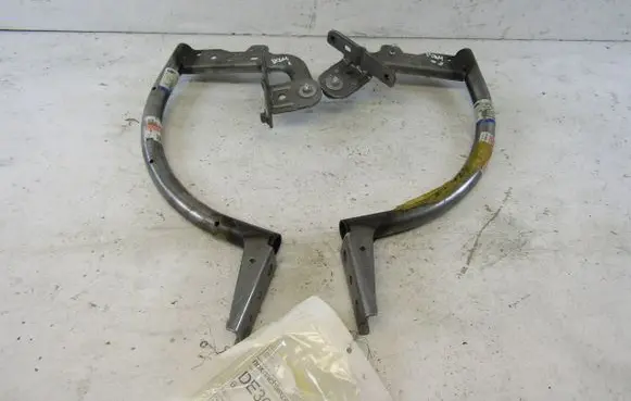 Ford Focus Tailgate/trunk/boot hinge CM51F42701AH