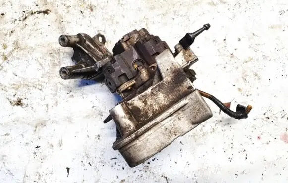 Renault Scenic II - Grand scenic II Fuel injection high pressure pump 0445010075 8200108225