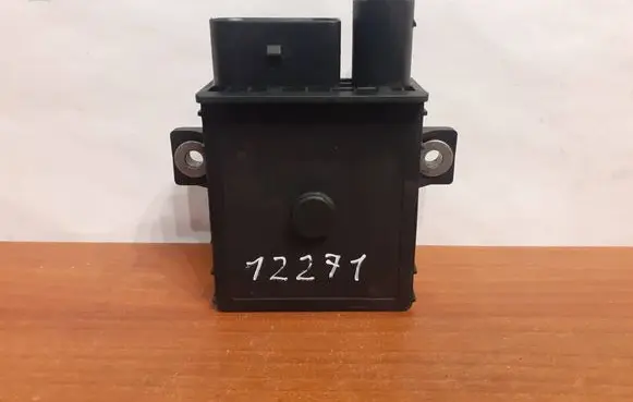 BMW 5 E60 E61 Glow plug pre-heat relay 780120103