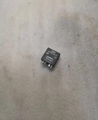 Audi A6 S6 C4 4A Window control relay 441959257B 79FA401