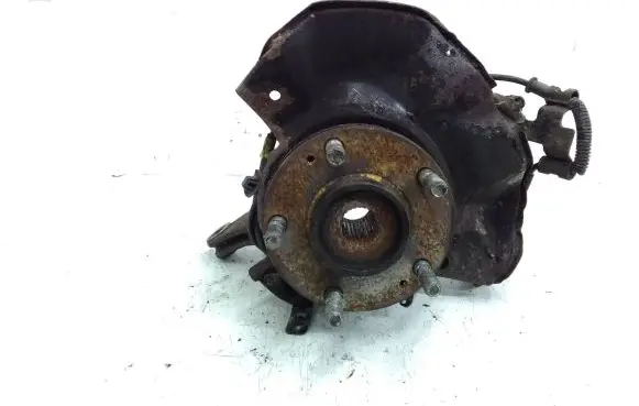 KIA Carens II Front wheel hub spindle knuckle