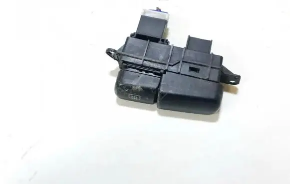 Mitsubishi Carisma Windscreen/window heater switch