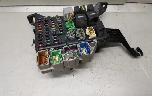 Ford Mondeo Mk III Fuse module